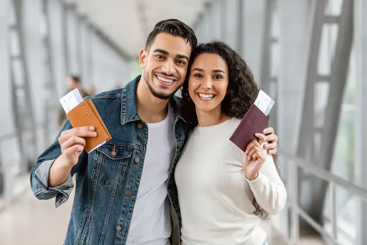 happy-travellers-young-arab