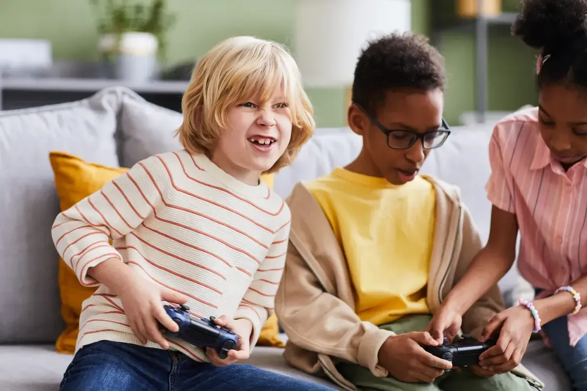 children-playing-video