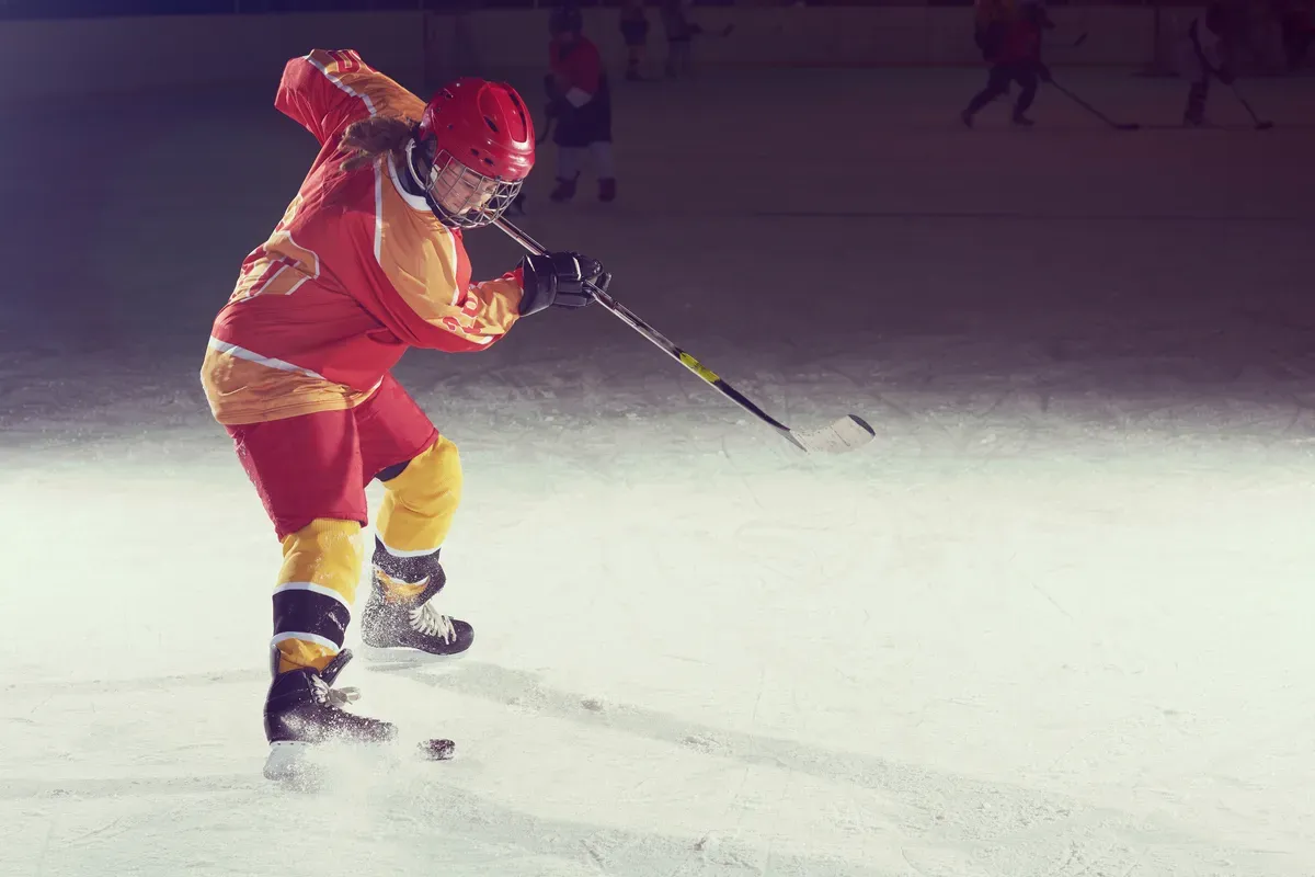 teen-ice-hockey-player