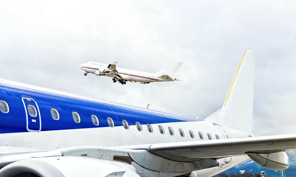 taking-off-aircraft-at-the-airport