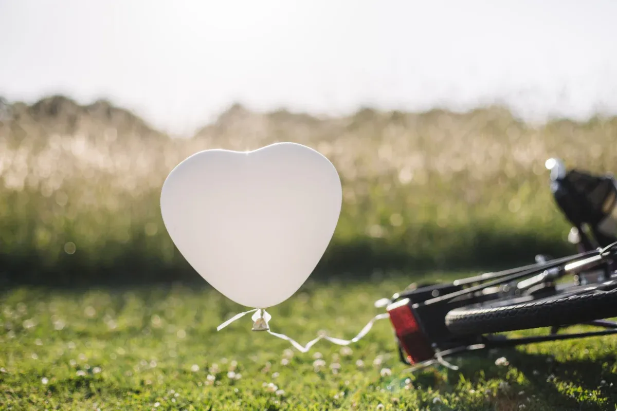 heart-shaped-balloon-and-bicycle