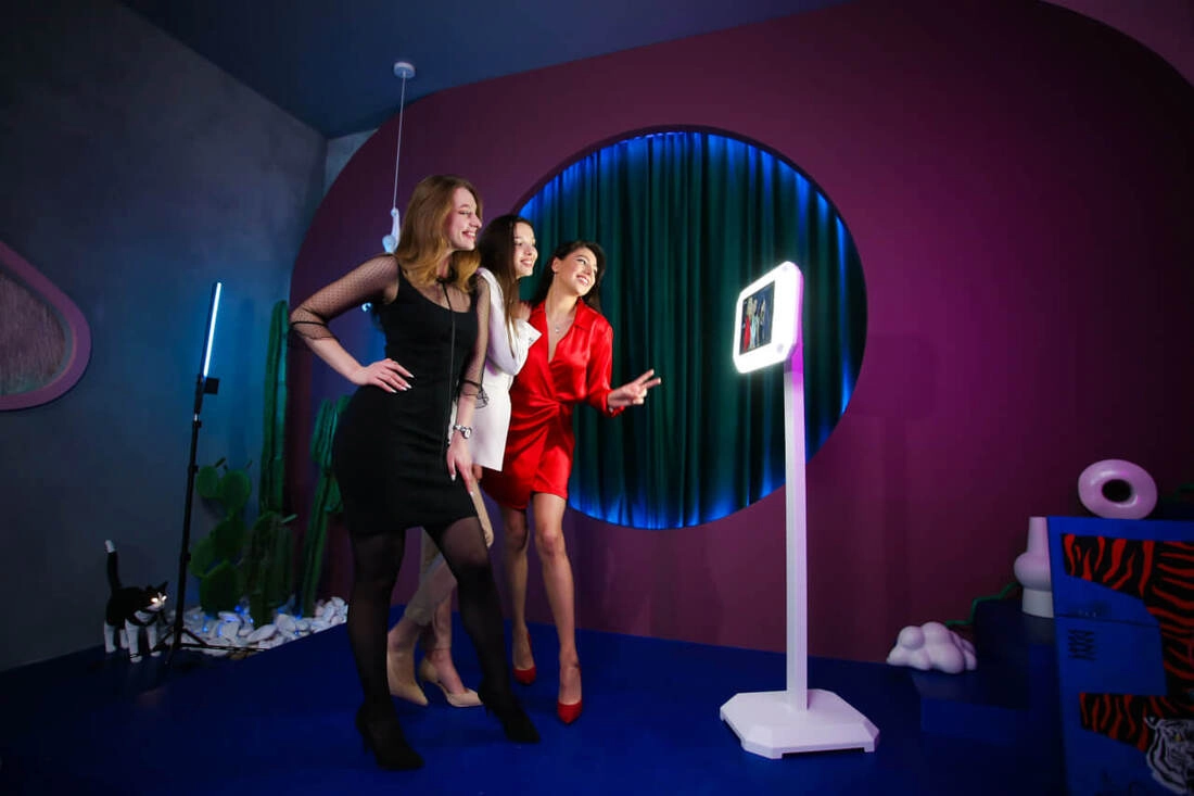 The Majestic Downtown AI Photo Booth Planning Guide - Lucky Frog Photo Marketing photo-2023-01-27-12-55-36_orig