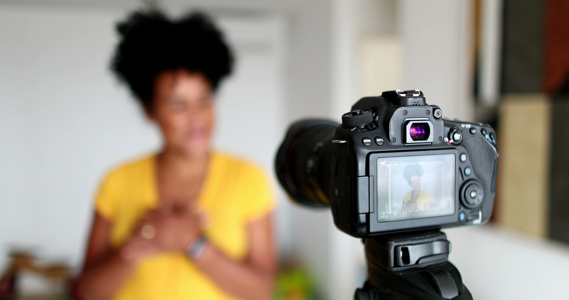 Video Confessional Booth Rental Irvine: A Smart Planning Guide - Lucky Frog Photo Marketing Female vlogger recording broadcast at home