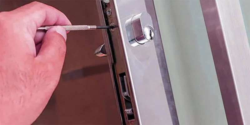 commercial locksmith - M