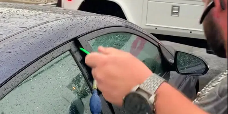 locked out my car locksmith - M