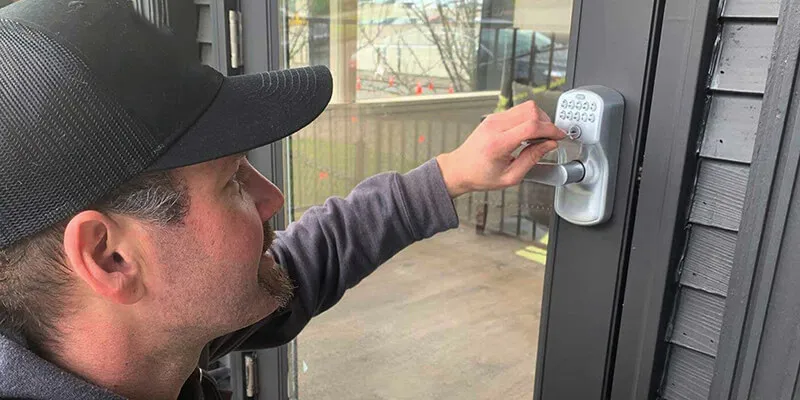 locked out of apartment locksmith - M