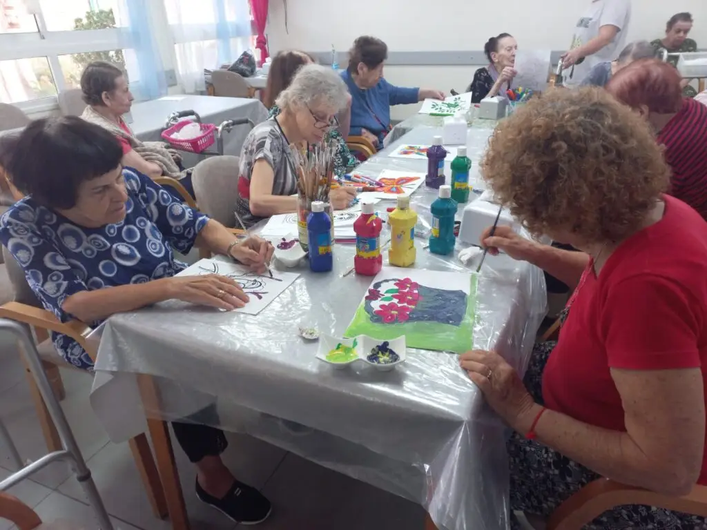 פעילויות חברתיות מותאמות לעצמאיים תשושים פעילויות חברתיות מותאמות לעצמאיים תשושים