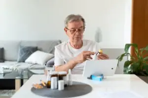 ניהול תרופות בגיל השלישי