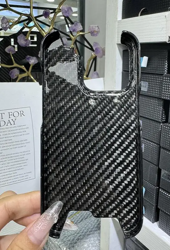 Ultimate Carbon Fiber Case for iPhone 15, 14, 13 Series – Indestructible Protection - Image 5