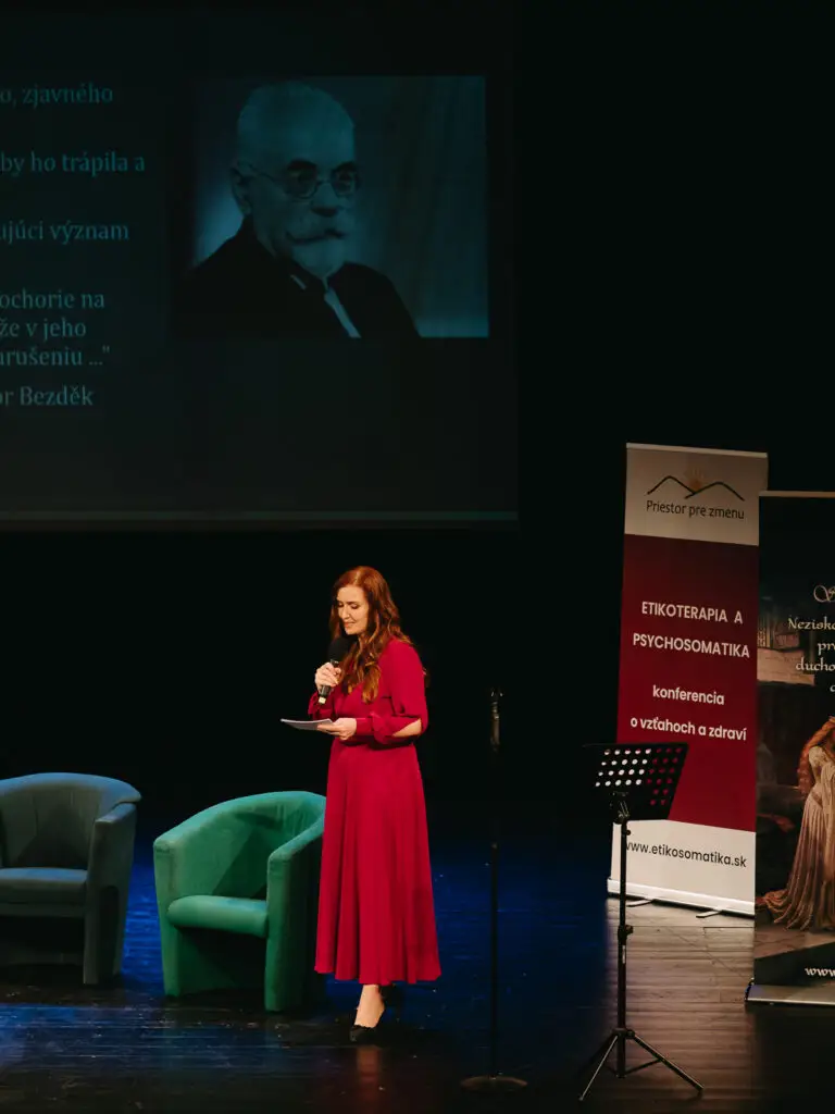 Každý skutok, každé vyslovené slovo či dokonca skrytá myšlienka je stopou, ktorú v sebe nesieme.