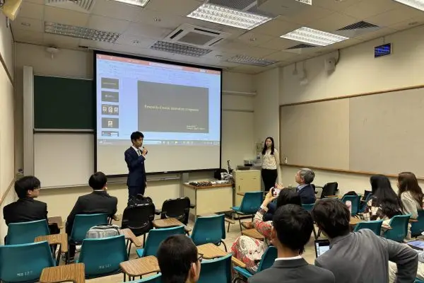 b79dd196bcd66e382265c9b81ed190f4 Rosedale students attending University of Hong Kong leadership lecture