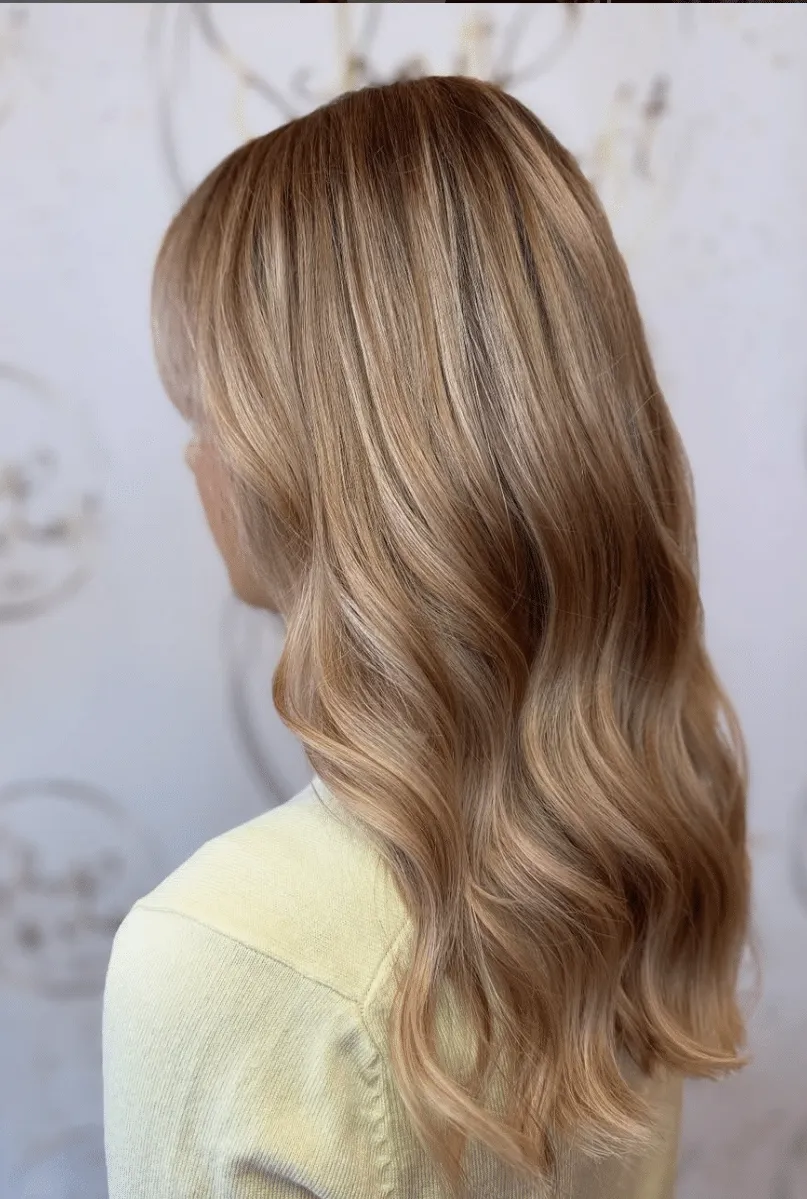 Friseur Herford, schnittloft, Frau mit blonden harren