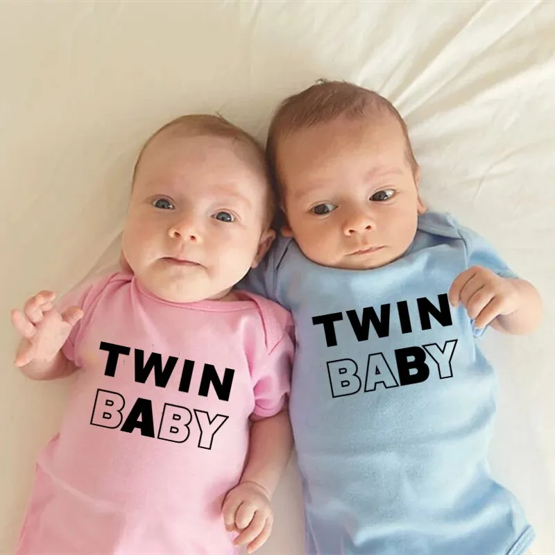 בגד גוף לתינוקות תאומים עם הדפס - Twin Baby