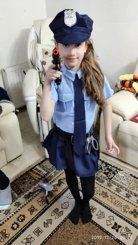 תחפושת שוטרת לילדות בסגנון מיוחד לפורים תחפושת שוטרת לילדות בסגנון מיוחד לפורים