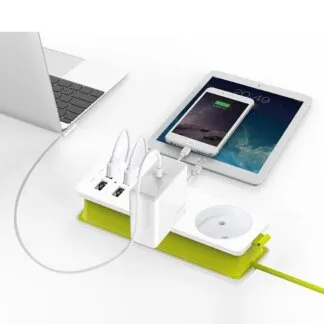 מפצל חשמל עם 1/2 חיבורים לשקע ו-4 חיבורי USB