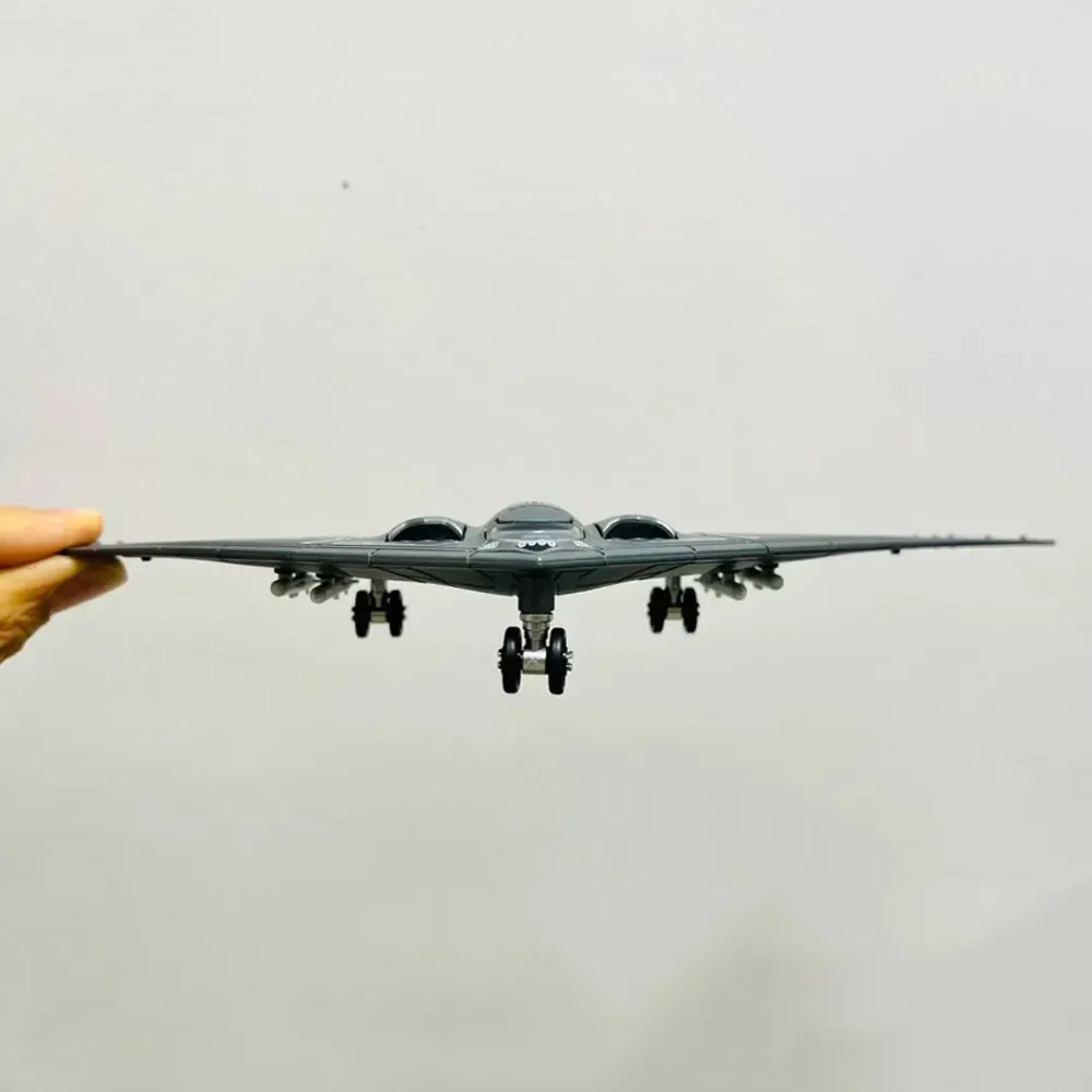 ⁦דגם מטוס B-2 מתכת בקנה מידה 1:200 לאוספים⁩ – תמונה ⁦5⁩
