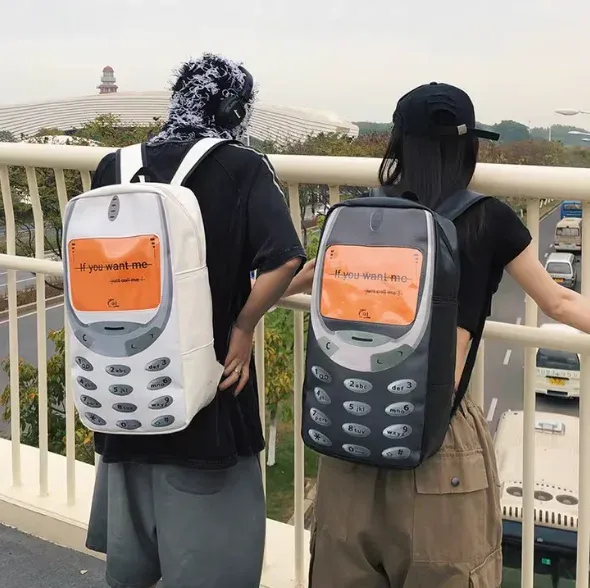⁦תיק גב פלאפון וינטג’ עם מקשים בעיצוב נוסטלגי ייחודי⁩ – תמונה ⁦5⁩