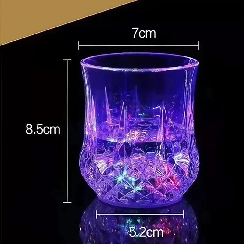 כוס עם תאורת LED מהבהבת במגע עם נוזל למסיבות וברים – תמונה 6