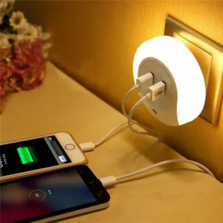 מנורת לילה עם USB כפול, חיישן אור וטעינה מהירה
