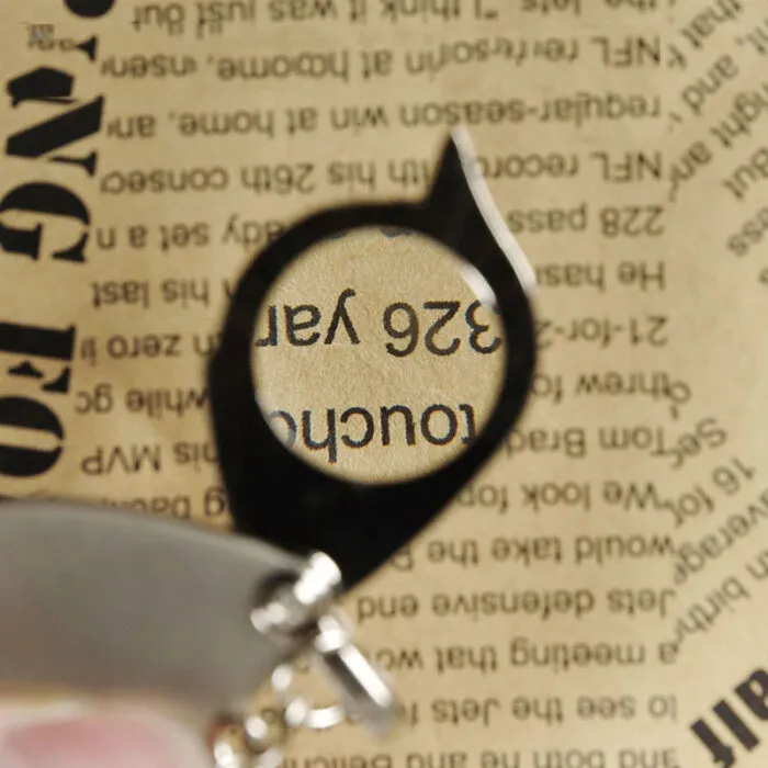 מחזיק מפתחות עם זכוכית מגדלת 8X לקריאה נוחה בכל מקום – תמונה 2