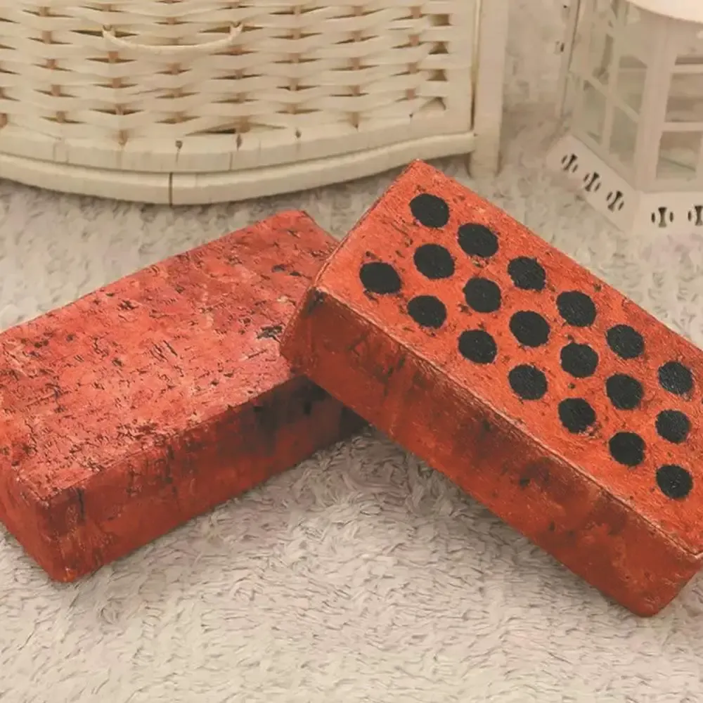 כרית בצורת לבנה ריאליסטית – רכה, קלה ומושלמת כמתנה – תמונה 6