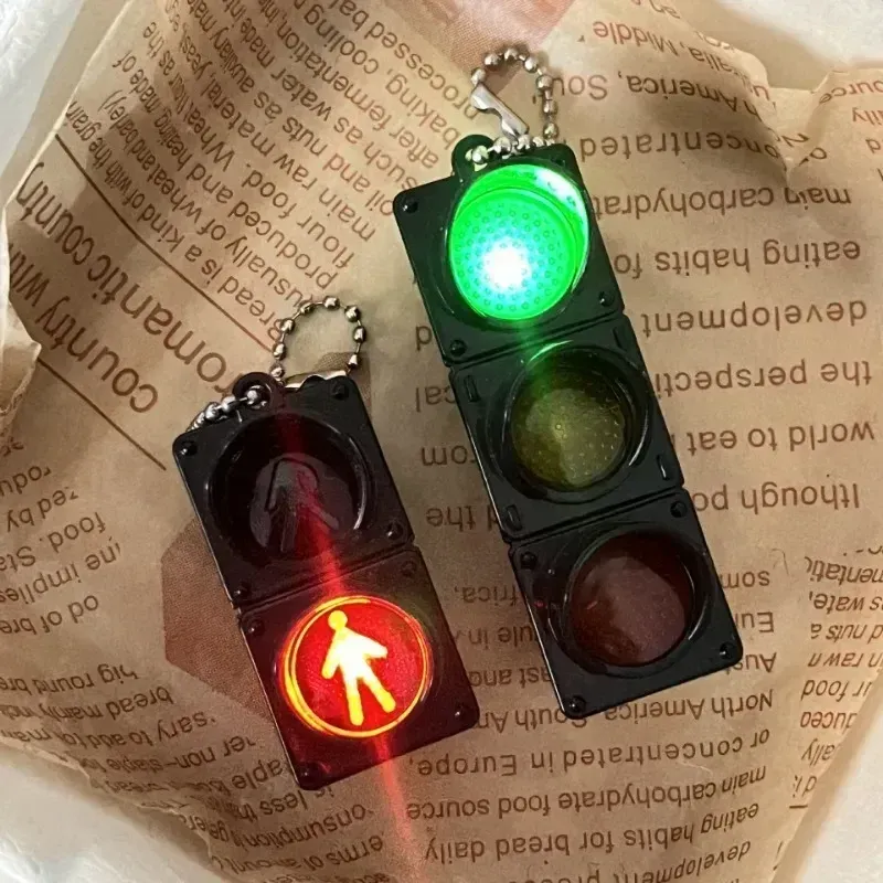 ⁦מחזיק מפתחות רמזור LED עם אורות צבעוניות - גאדג'ט ייחודי⁩ – תמונה ⁦3⁩