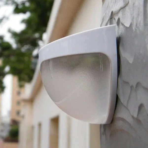 ⁦מנורה סולארית עם חיישן חשיכה LED לחצר ולגינה⁩ – תמונה ⁦3⁩