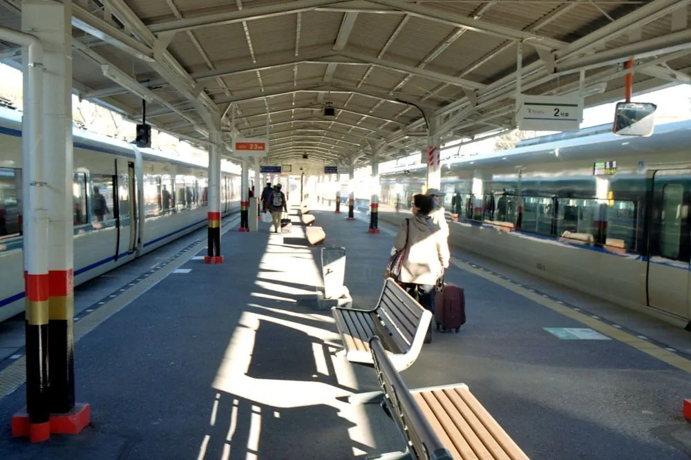 Sengkang West LRT Reopens Oct 4: What Riders Need to Know 5 Commuters waiting on a train platform during the weekday morning peak