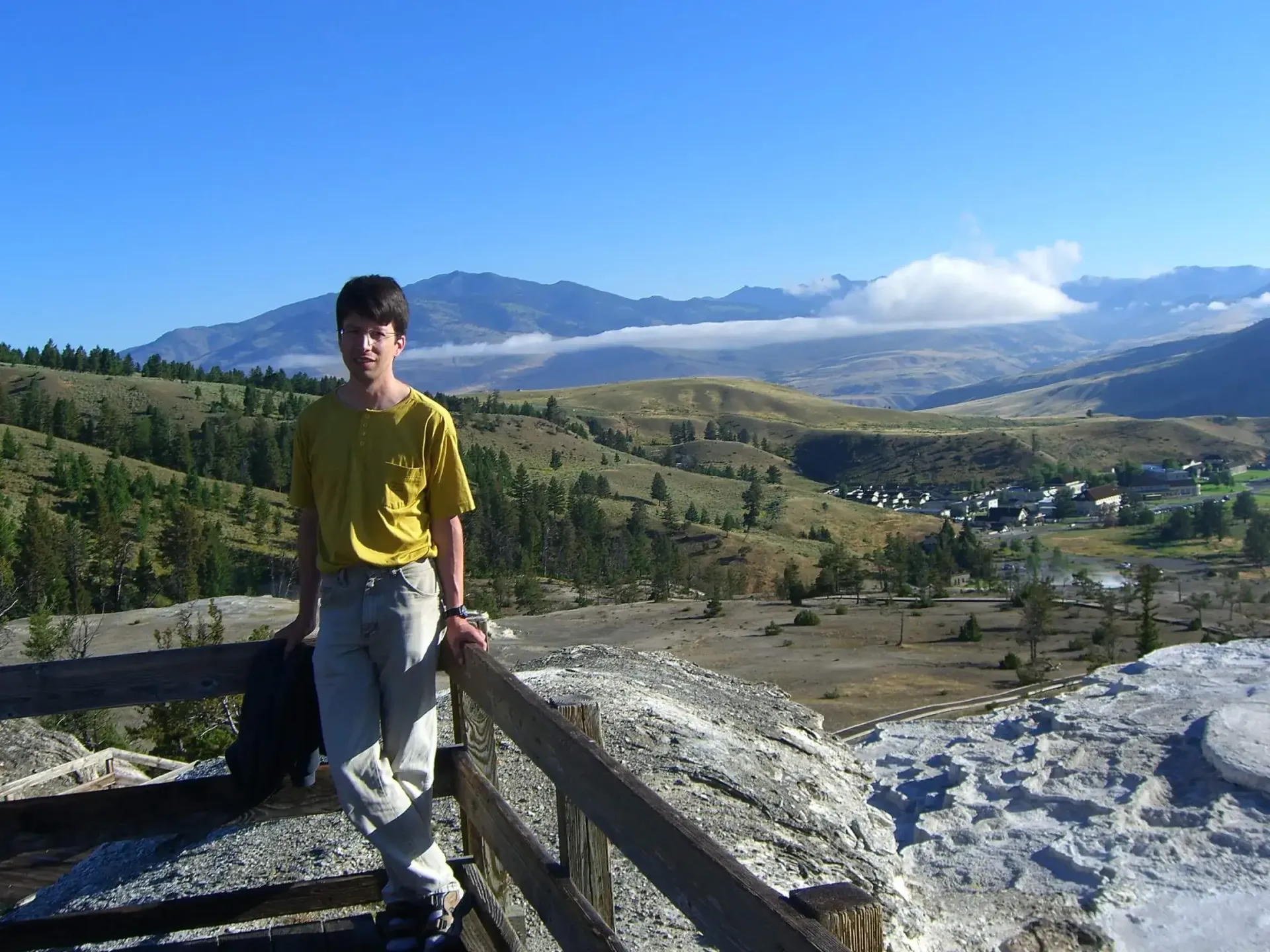 yellowstone_mammoth_hot_springs Mammoth Hot Springs von den Sinterterassen aus (2008)