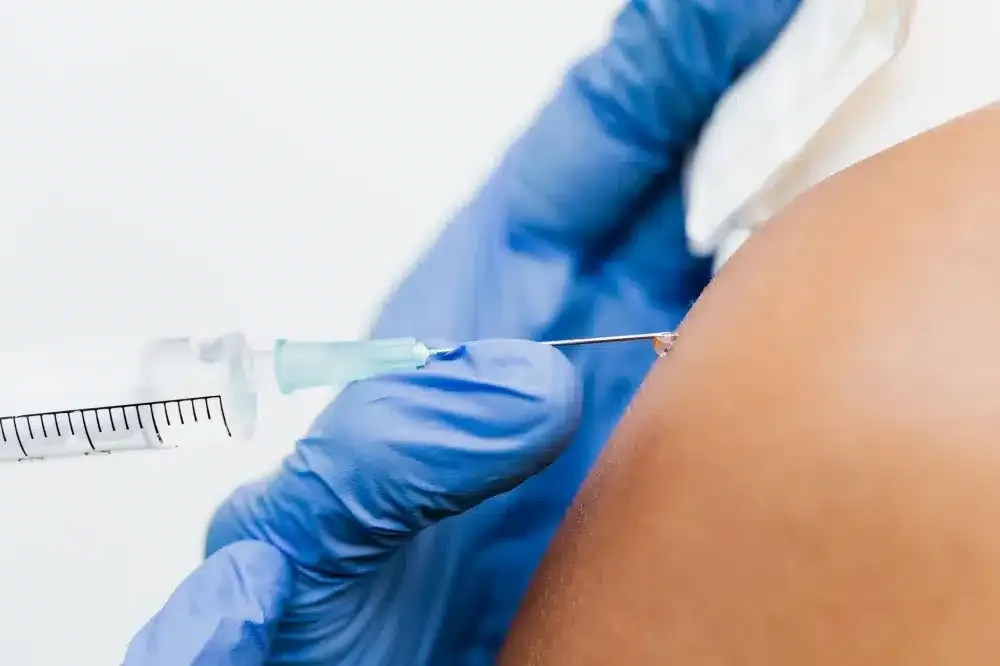 SI Joint Injection in Grand Prairie, TX | Non-Surgical Options 2 Doctor performing fluoroscopy-guided injection for sacroiliac joint pain treatment