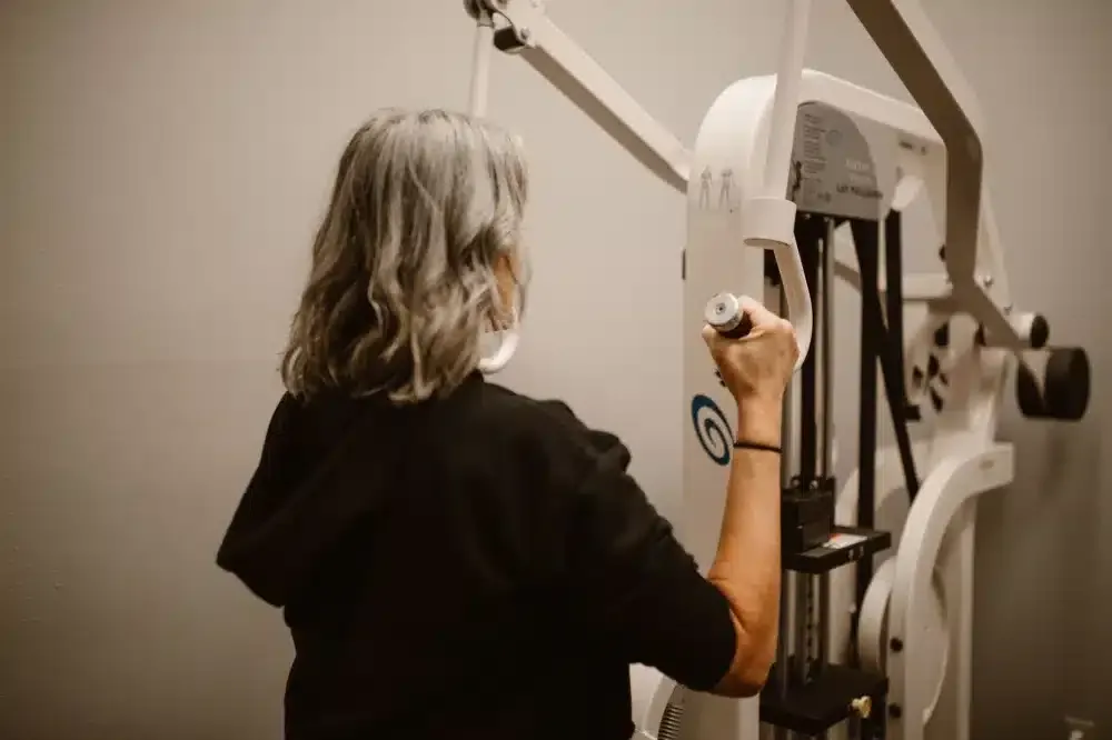 SI Joint Injection in Grand Prairie, TX | Non-Surgical Options 4 Physical therapist guiding patient through lower back rehabilitation exercises after spinal procedure