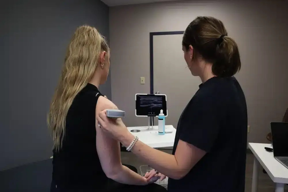 PRP Injection for Tendon Injuries in Tyler, TX | Non-Surgical Care 3 Clinician performing ultrasound-guided injection for tendon injury pain relief