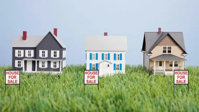 three different house for sale concept