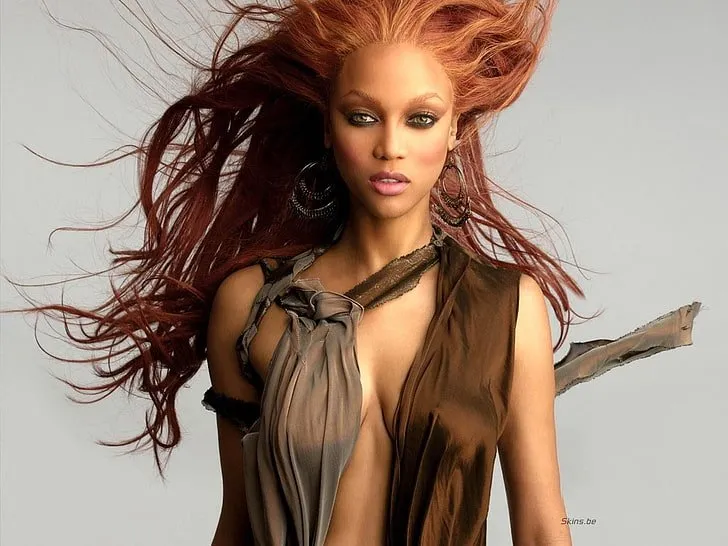 Tyra Banks 2026: How ANTM and Fashion Built Her Lasting Empire 13 Tyra Banks photos displaying unique outfit details and accessories