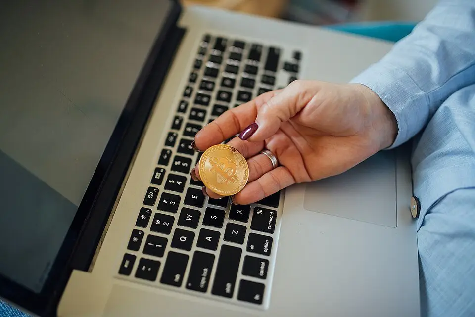 رسوم ريدوت باي RedotPay 2026: إصدار البطاقة والشحن والدفع والسحب