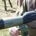 Trรฉpied longue-vue stable utilisรฉ pour lโobservation ornithologique