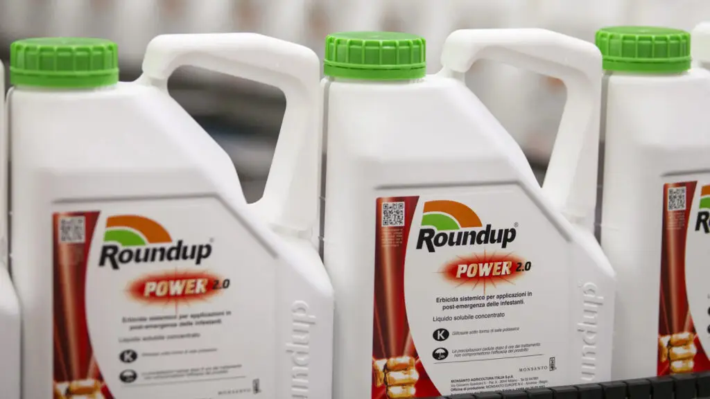 Botol Kimia atau Pestisida (Contoh: Bayer CropScience)