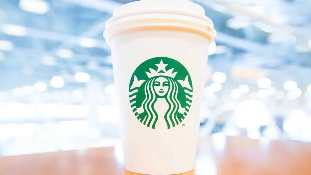 Gelas Kopi Berlogo (Contoh: Starbucks)