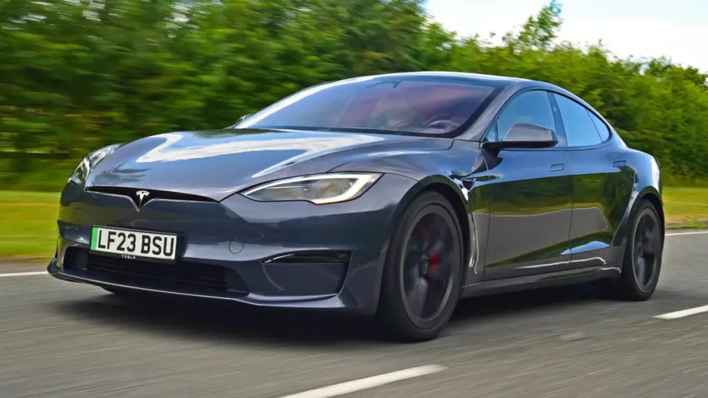 Mobil Listrik (Contoh: Tesla Model S)