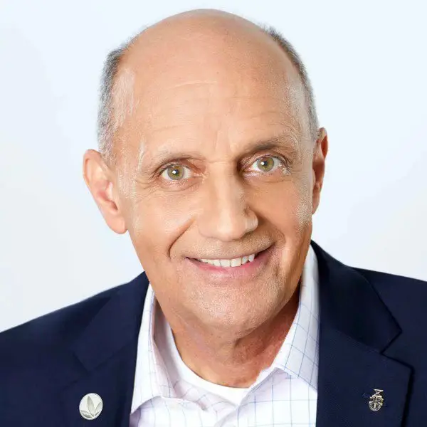 Richard Carmona 600-01 Richard Carmona. American physician, nurse, police officer, public health administrator, and politician.