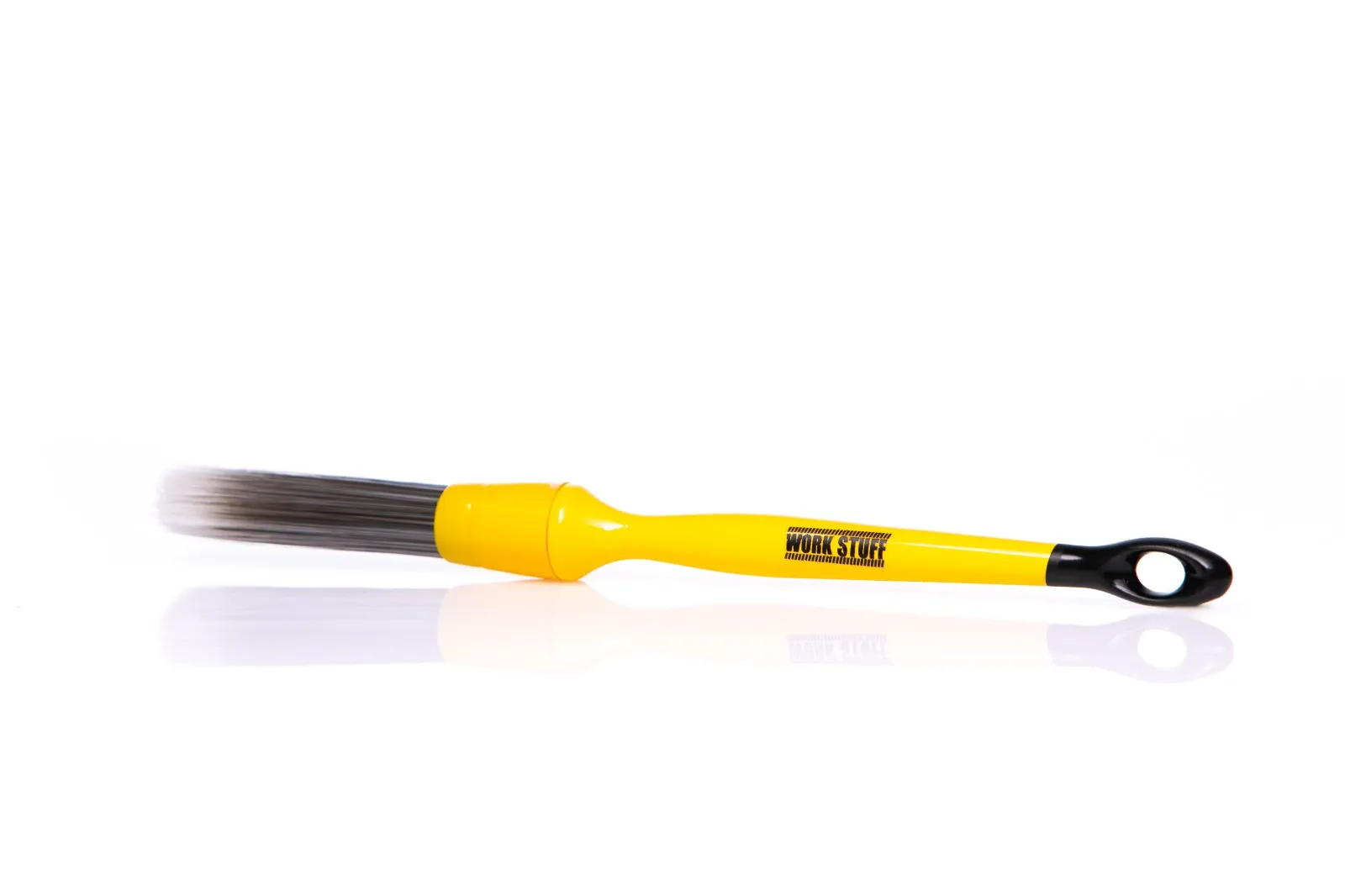 detailing Brush Grey 16mm para limpiar llantas en puntos de difícil acceso.
