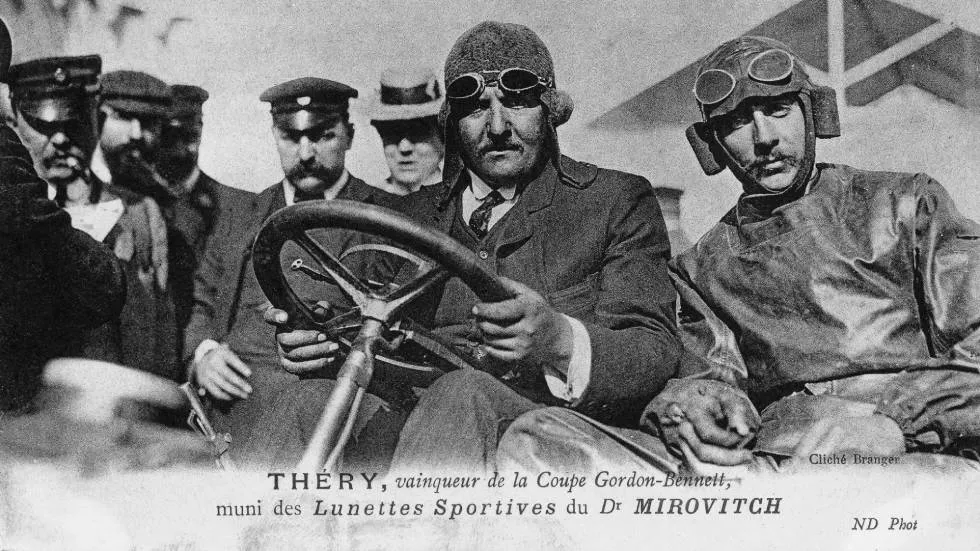 Chaussé de pneus Michelin et de lunettes Mirovitch, Théry gagne ! Coll. Patrice Besqueut