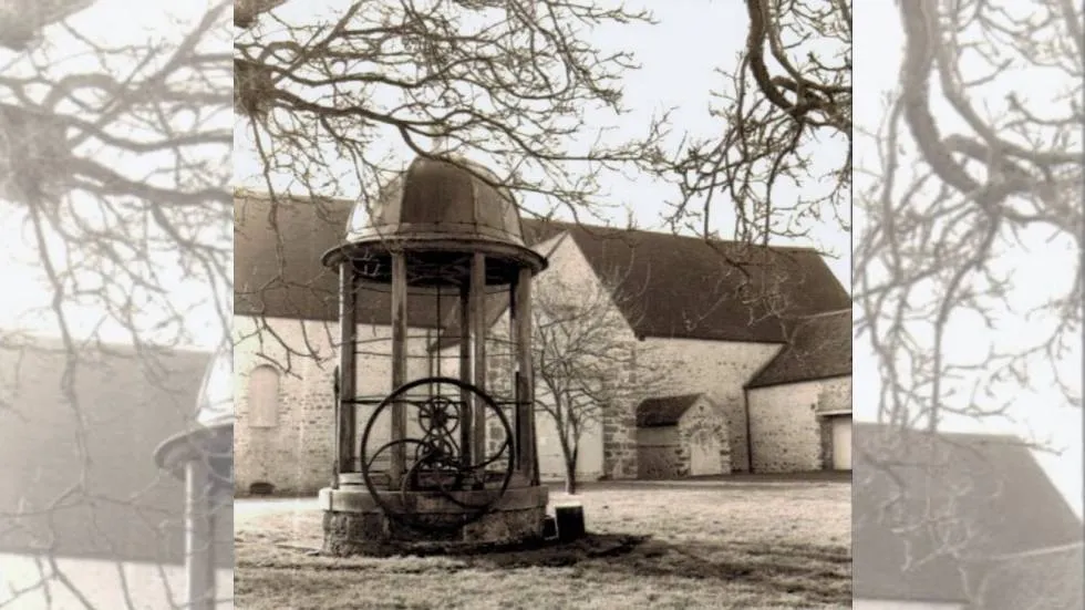 Le « puits de Pascal » aux Granges de Port-Royal des Champs. CP - Coll. Louis/Françoise Saugues