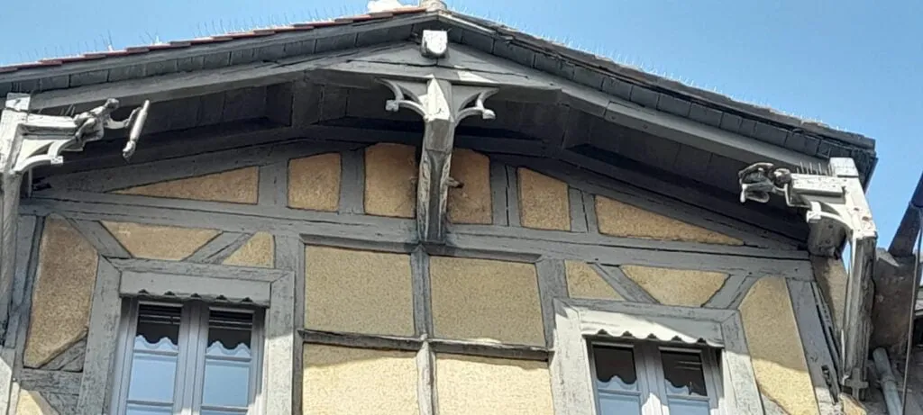 Les statuettes de la maison de l'apothicaire / Photo ASAM