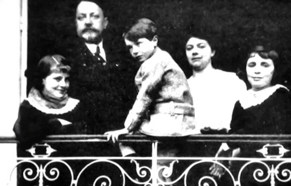 Les Lardet dans leur villa du Vésinet, La Louisiane.Coll. Thierry Montoriol, arrière-petit-fils de Pierre Lardet