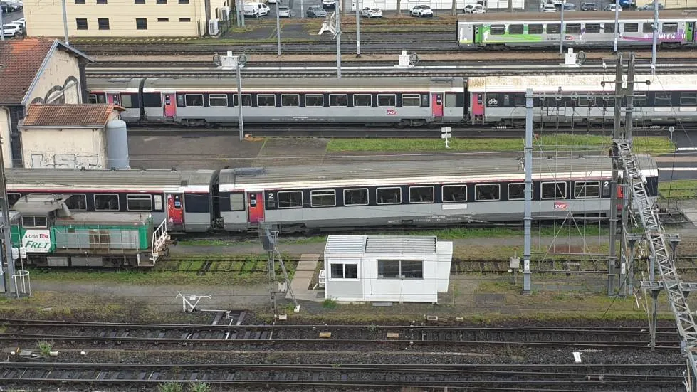 Trains Intercités SNCF à quai à Clermont Photo 7 Jours à Clermont
