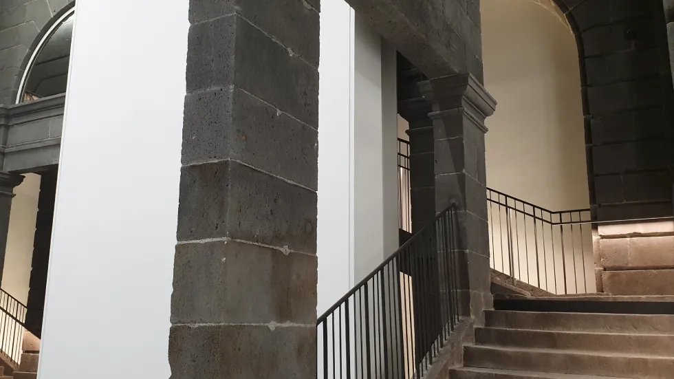Grand escalier du FRAC