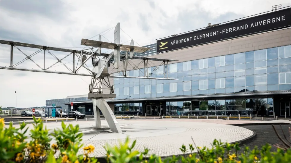 Aeroport Clermont Ferrand Auvergne Photo Vinci Airports