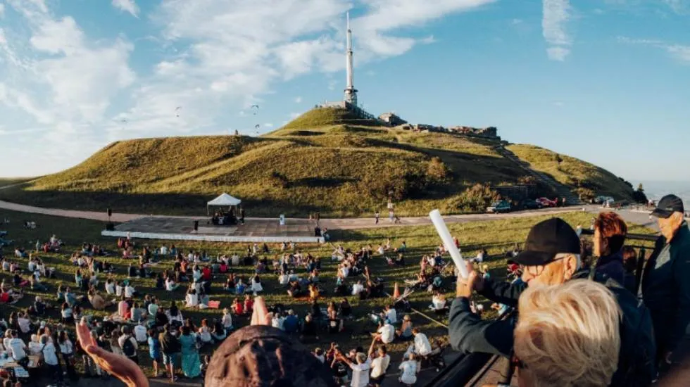 Evenement de la ligue contre le cancer au sommet du puy de Dôme Photo Thomas Perrin