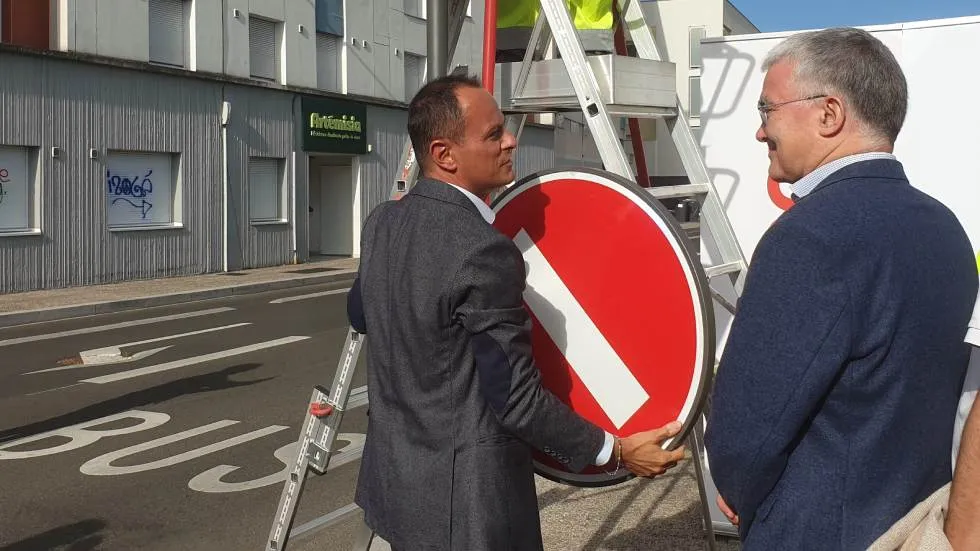 Julien Bony et François Merlet adjoint en charge des mobilités, rue de l'Oradou / Photo 7 Jours à Clermont